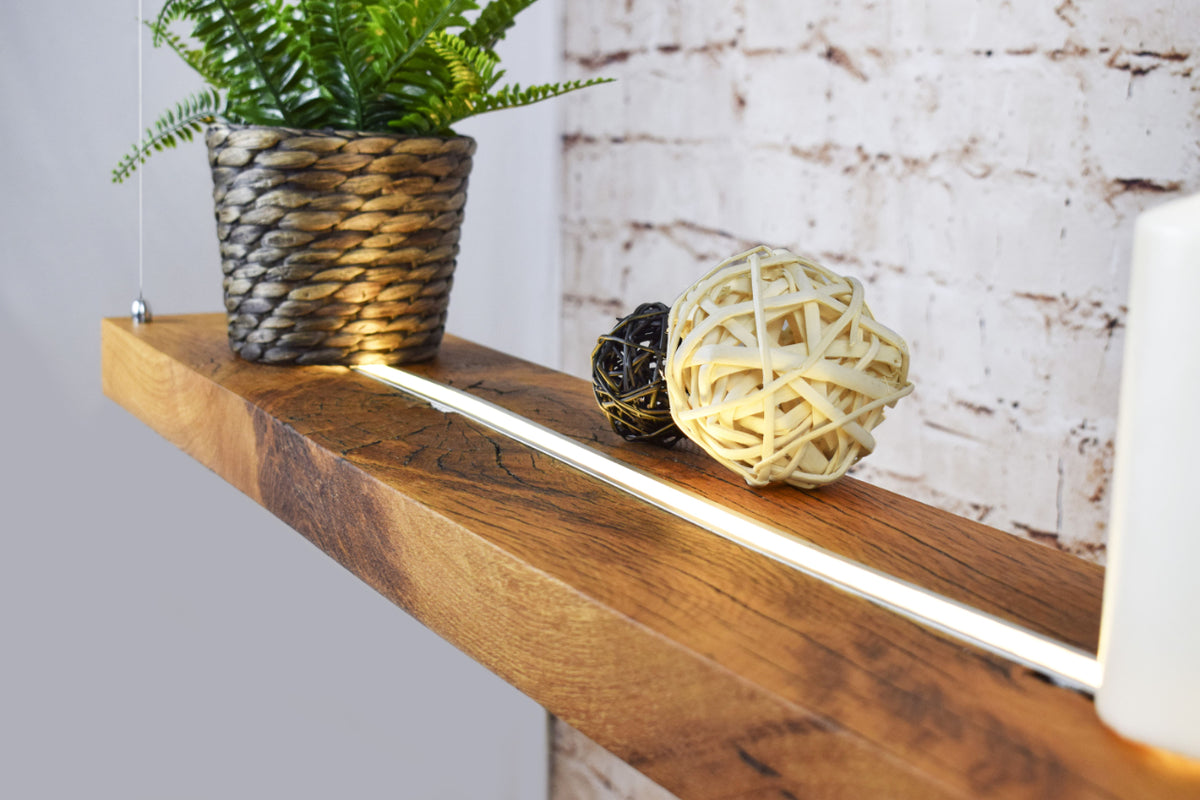 3-flammige LED Hängelampe aus Massivholz, Farbe Wildeiche, Detailansicht der Maserung 
